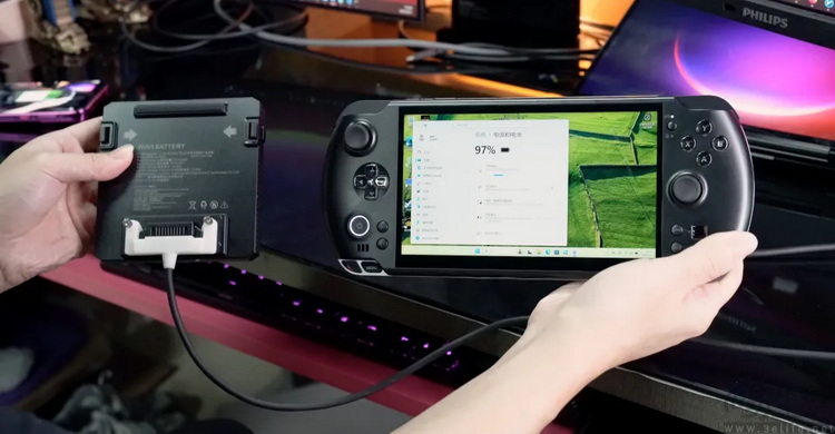 pc掌机“挂尿袋”，究竟是技术局限、还是创新？