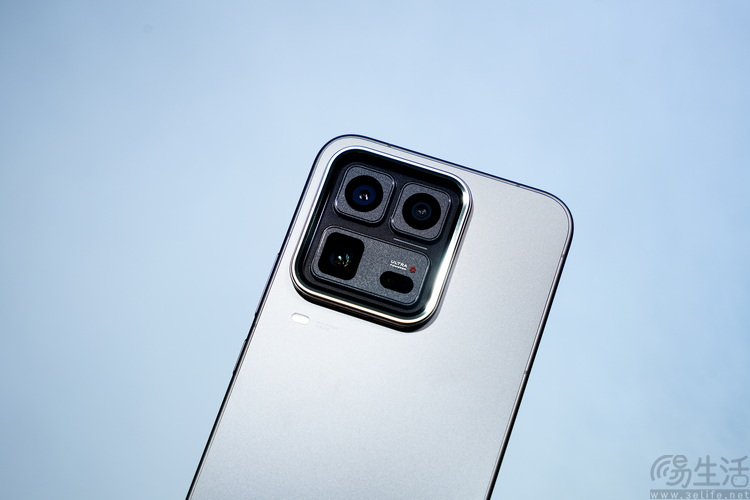 iqoo 15 ultra首测：开创头部品牌“游戏超大杯”时代