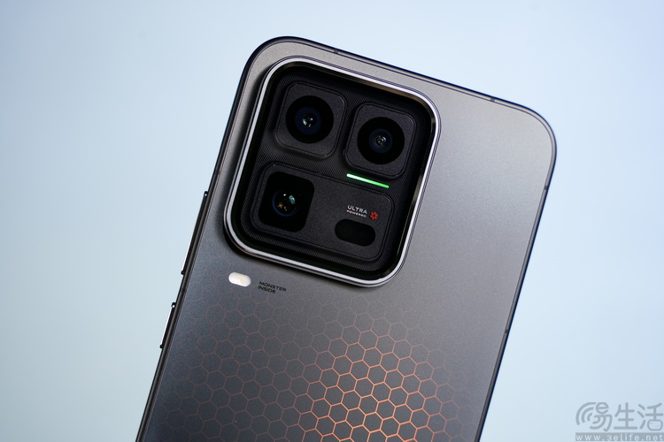 iqoo 15 ultra首测：开创头部品牌“游戏超大杯”时代