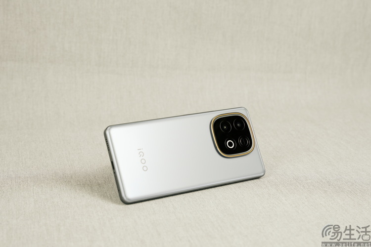 iqoo z11 turbo首测：旗舰芯 低功耗，游戏是亮点