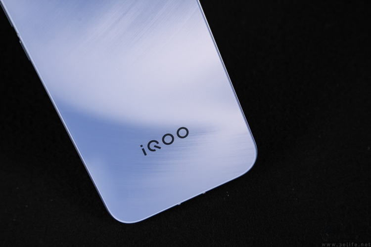 iqoo z11 turbo首测：旗舰芯 低功耗，游戏是亮点