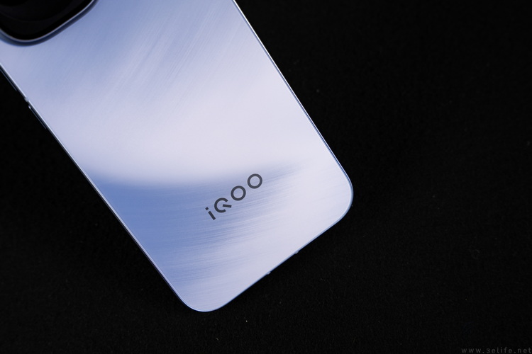 iqoo z11 turbo首测：旗舰芯 低功耗，游戏是亮点