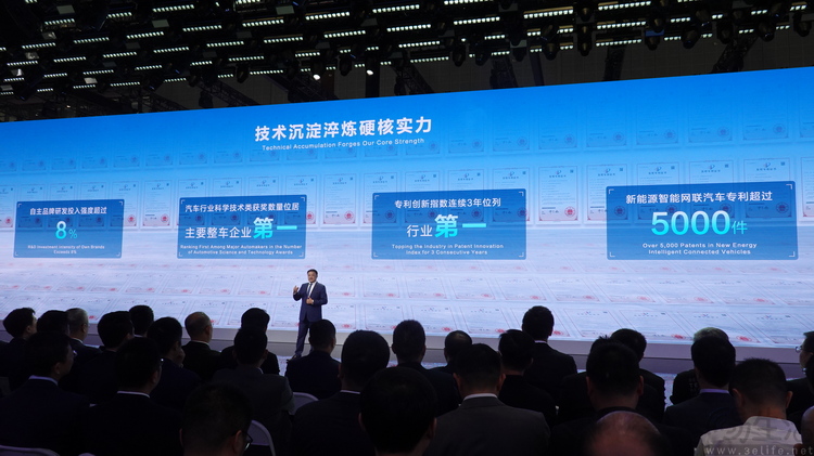 当对手们陷入内卷，东风汽车却选择了赋能行业