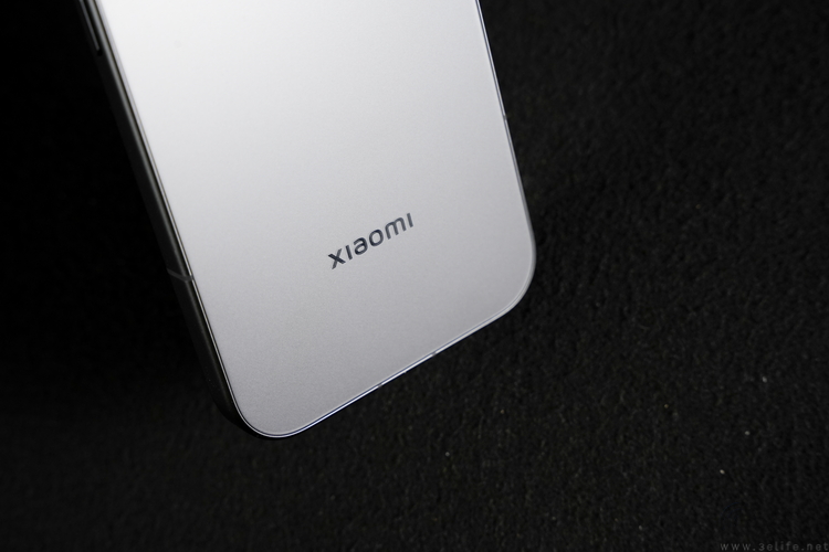 小米17首发评测：外观极致精致，配置均衡无短板