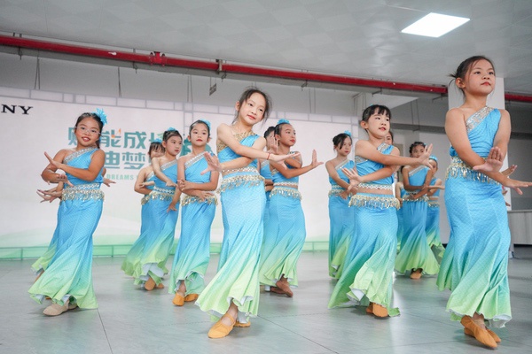 第369间“索尼梦想教室”落地云南景谷 助力教育公益与可持续发展 第369间“索尼梦想教室”落地云南景谷 助力教育公益与可持续发展