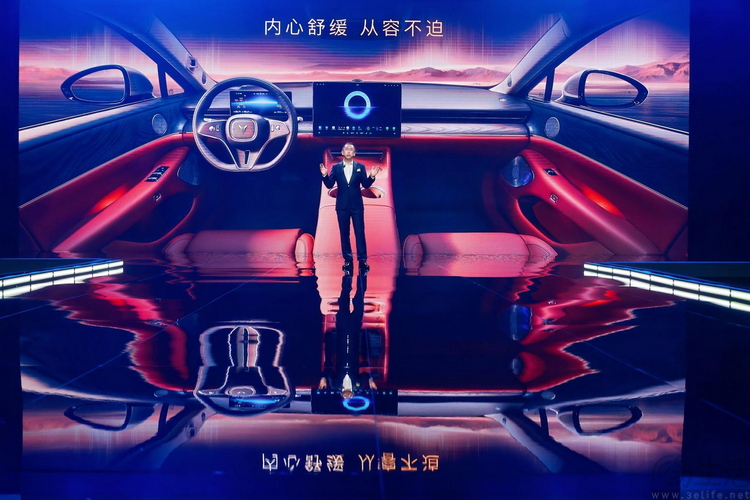 双旗舰车型同发，岚图再次担纲中式造车领军者