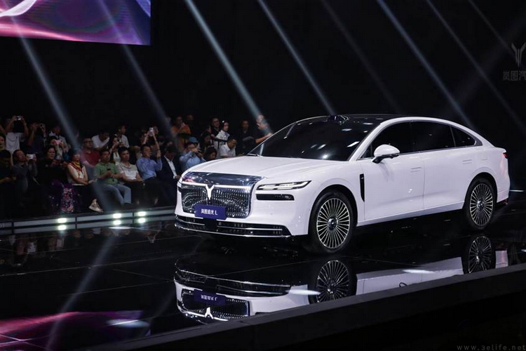 双旗舰车型同发，岚图再次担纲中式造车领军者