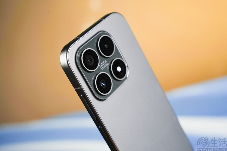 去“尊贵化”,如何成为了2025年底的机圈政治正确 去“尊贵化”,如何成为了2025年底的机圈政治正确